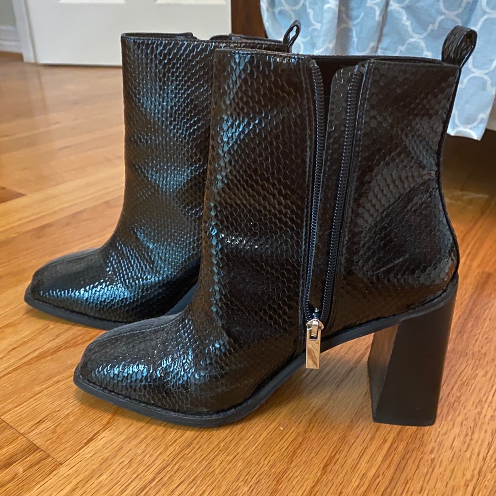 BLACK BOOTIES